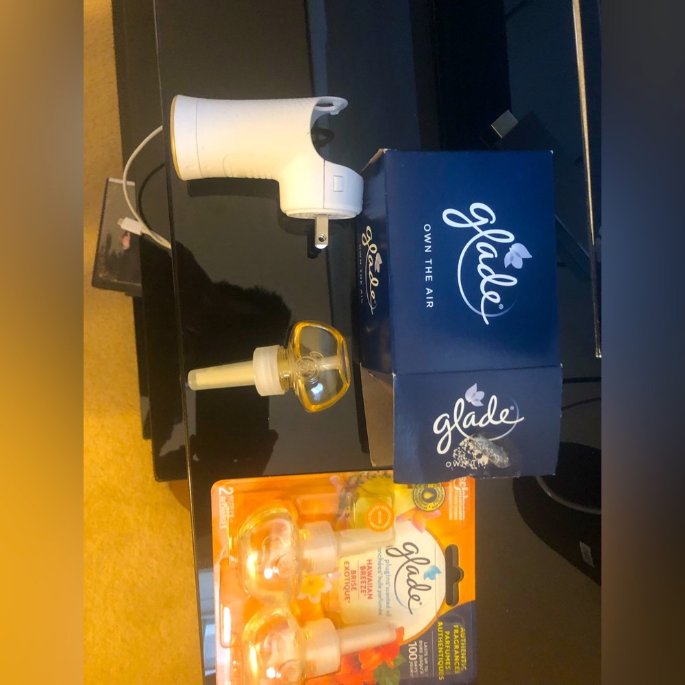 BNIB Glade Plug in new electric input charge three fills Hawaiian scent!!
